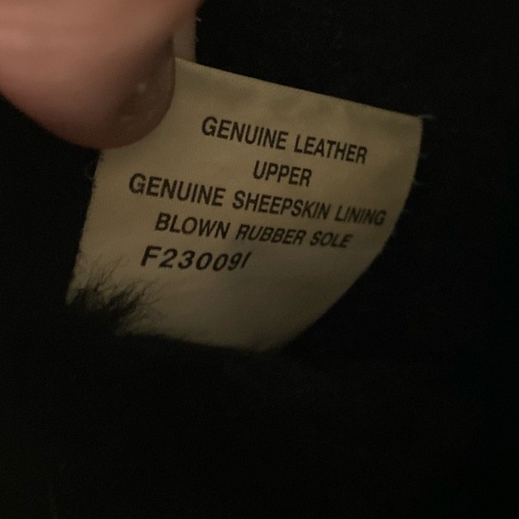 Classic short black UGG boots size 7 women’s - Picture 4 of 7